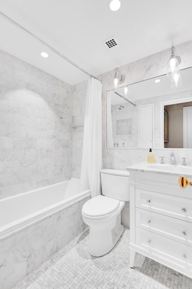 3 E 71st St Unit 10/11B, New York City, NY 10021 - bathroom with tiled shower / bath, vanity, toilet, and recessed lighting