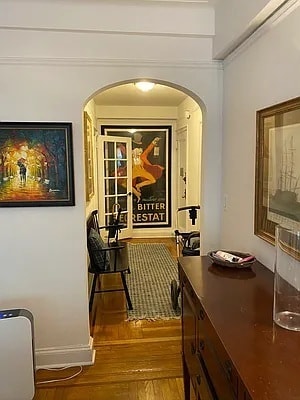 110 W 86th St Unit 2B, New York City, NY 10024 - corridor with arched walkways, wood finished floors, and baseboards