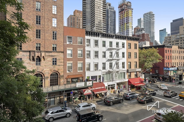 130 E 63rd St Unit 4E, New York City, NY 10065 - view of property featuring a view of skyline