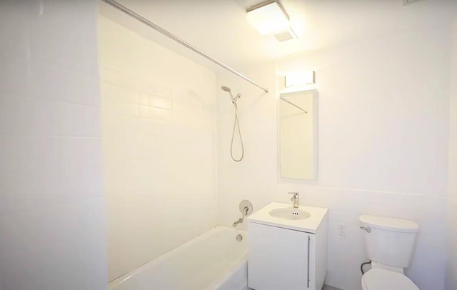 448 W 167th St Unit 2B, New York City, NY 10032 - full bath with vanity and bathtub / shower combination