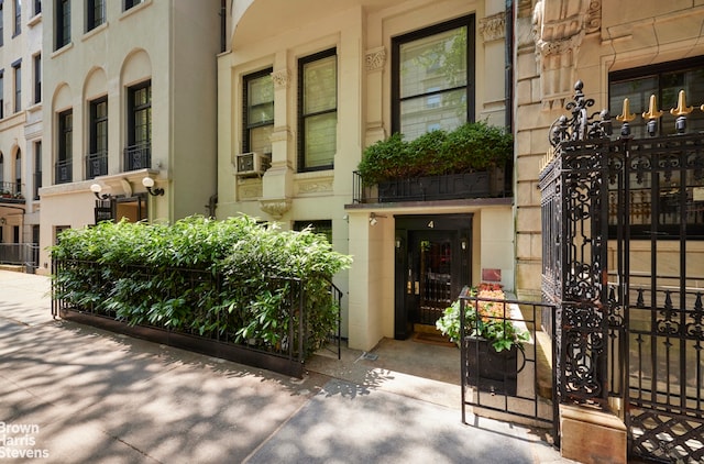 4 E 82nd St Unit 3R, New York City, NY 10028 - view of exterior entry
