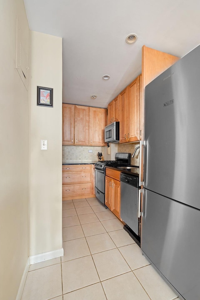 439 E 88th St Unit 5B, New York City, NY 10128 - kitchen featuring stainless steel appliances, light tile patterned floors, backsplash, baseboards, and recessed lighting