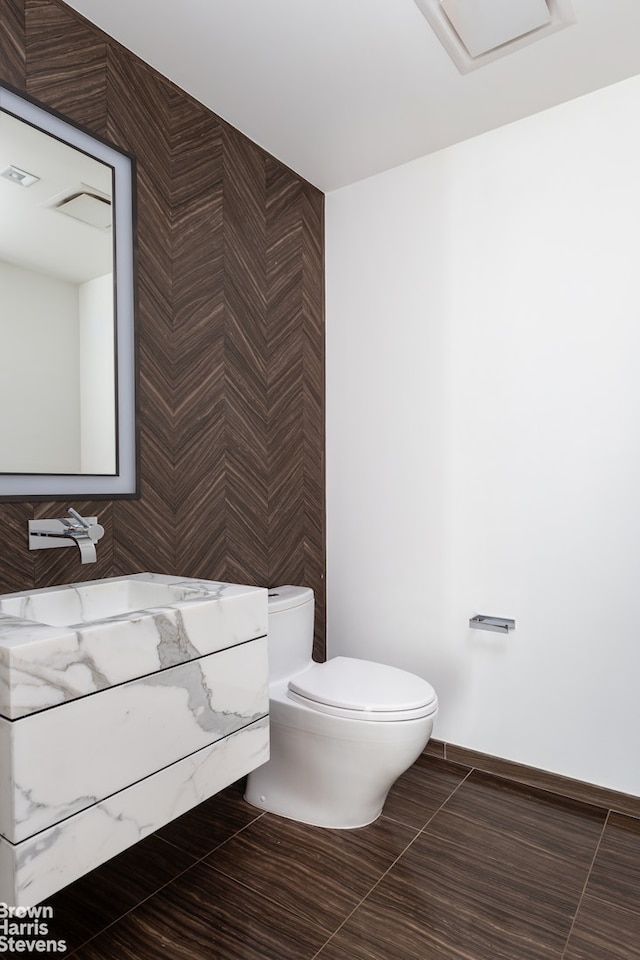 1 W End Ave Unit 18H, New York City, NY 10023 - bathroom with wallpapered walls, baseboards, toilet, and vanity