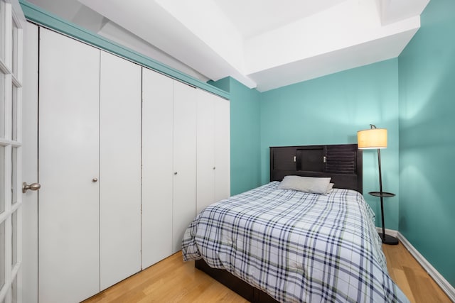 99 John St Unit 524, New York City, NY 10038 - bedroom featuring light wood finished floors, a closet, and baseboards