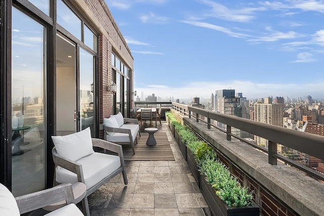 422 E 72nd St Unit 37Ad, New York City, NY 10021 - balcony with a view of skyline