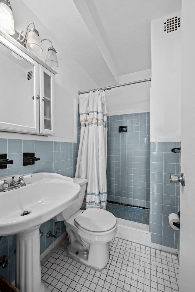 5500 Fieldston Rd Unit 7Ee, New York City, NY 10471 - full bath featuring tile walls, tile patterned floors, toilet, a shower stall, and a wainscoted wall