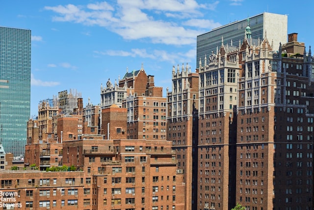 311 E 38th St Unit 18C, New York City, NY 10016 - view of property with a skyline view