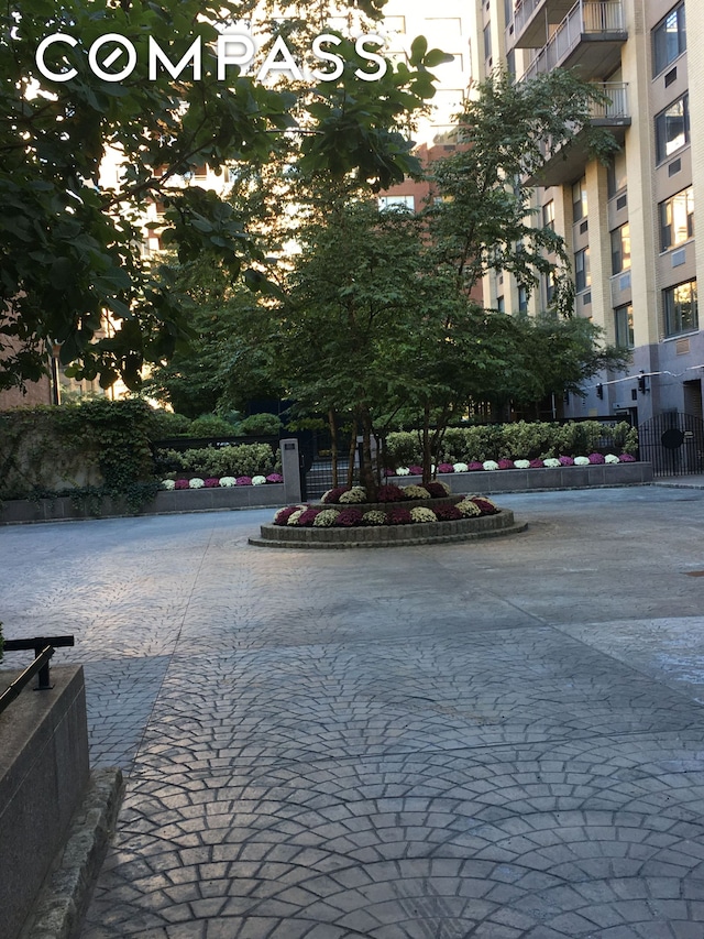 201 W 70th St Unit 8L, New York City, NY 10023 - view of home's community