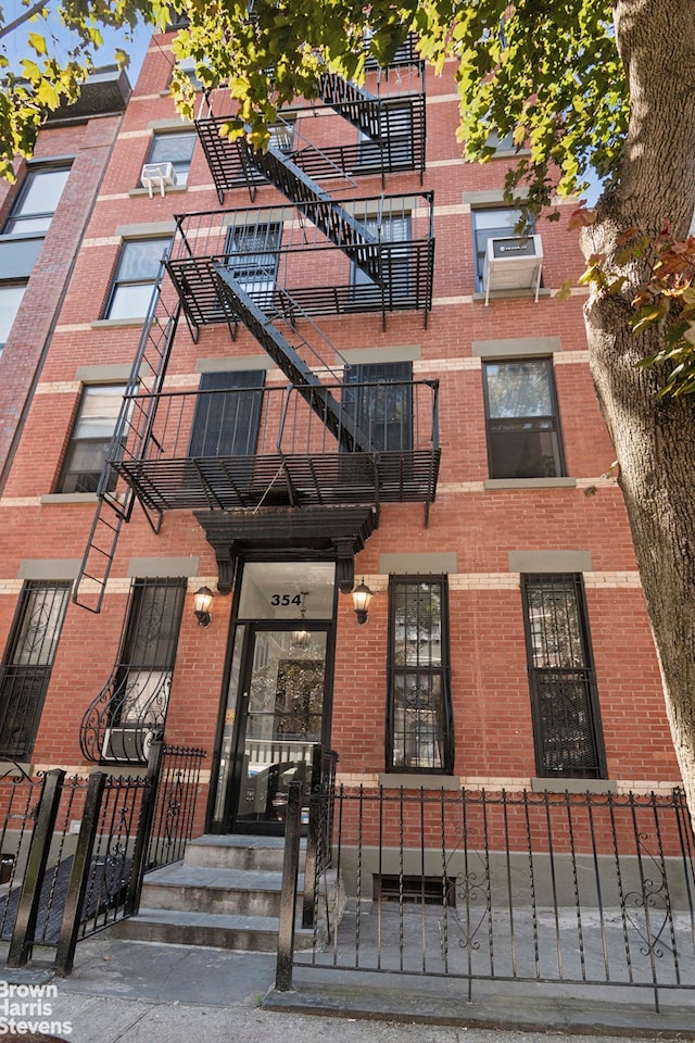 354 Baltic St Unit 2, New York City, NY 11201 - view of apartment building / complex featuring a fenced front yard