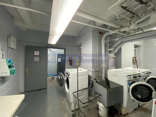 100 Bennett Ave Unit 4B, New York City, NY 10033 - laundry room featuring independent washer and dryer and a sink