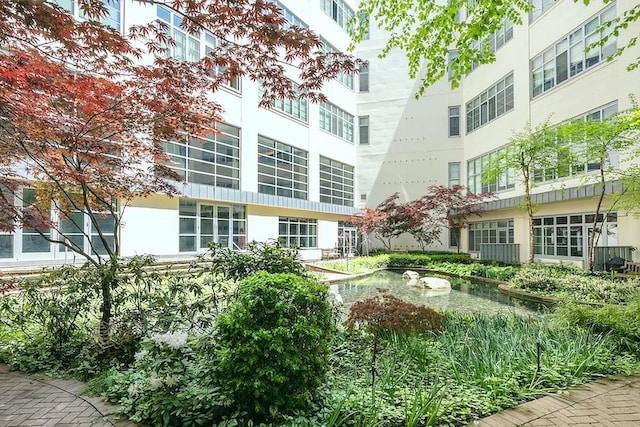 27-28 Thomson Ave Unit 135, New York City, NY 11101 - view of surrounding community