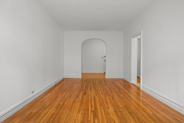 3656 Johnson Ave Unit 4G, New York City, NY 10463 - unfurnished room with wood finished floors, arched walkways, crown molding, and baseboards