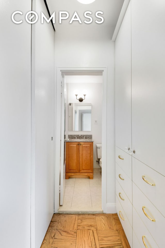 305 E 40th St Unit 14V, New York City, NY 10016 - view of hall