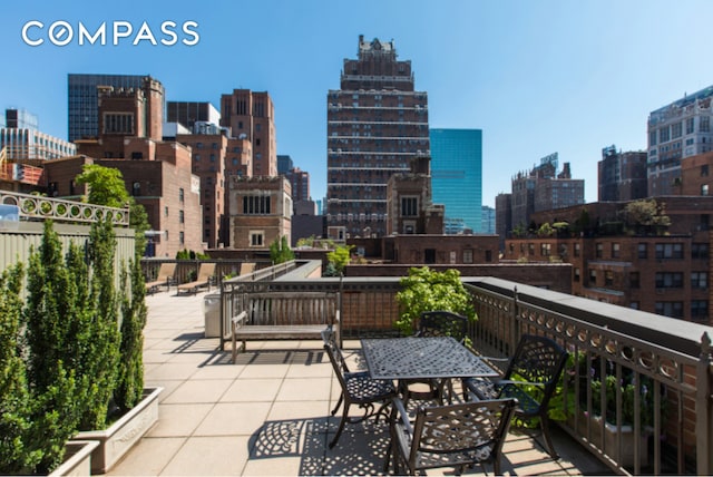 305 E 40th St Unit 14V, New York City, NY 10016 - balcony with a view of skyline
