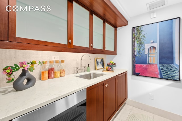 140 E 63rd St Unit 9B, New York City, NY 10065 - bar area featuring a sink, backsplash, and light tile patterned flooring