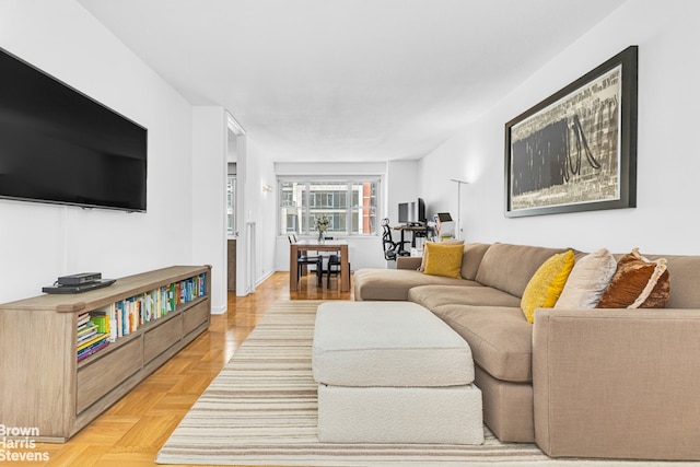 300 E 40th St Unit 20S, New York City, NY 10016 - view of living area