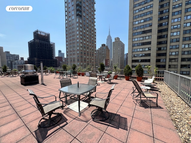 201 E 37th St Unit 4G, New York City, NY 10016 - view of patio featuring a skyline view