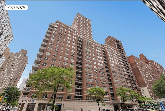360 E 72nd St Unit C2003, New York City, NY 10021 - view of property featuring a city view
