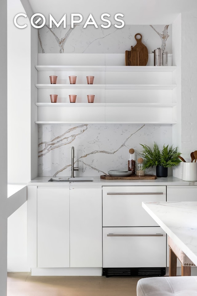 53 W 85th St, New York City, NY 10024 - bar area featuring backsplash and a sink