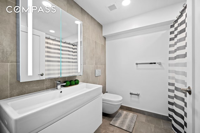 371 W 123rd St Unit 8A, New York City, NY 10027 - full bathroom featuring tile walls, vanity, and toilet