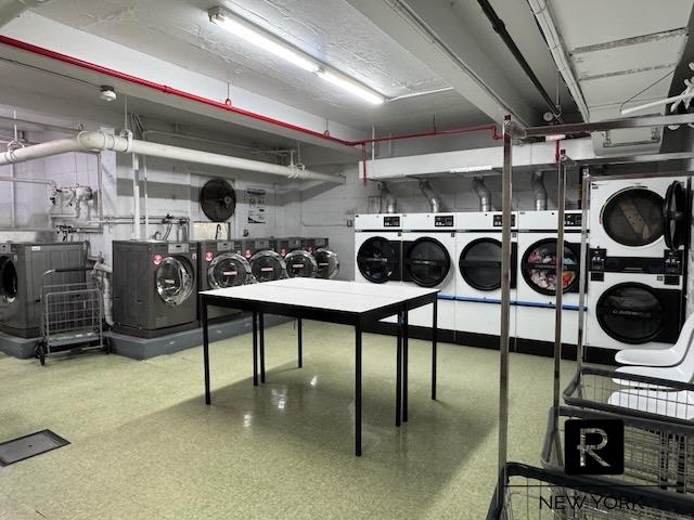 5500 Fieldston Rd Unit 4-Ee, New York City, NY 10471 - shared laundry with washer and dryer and stacked washer and clothes dryer