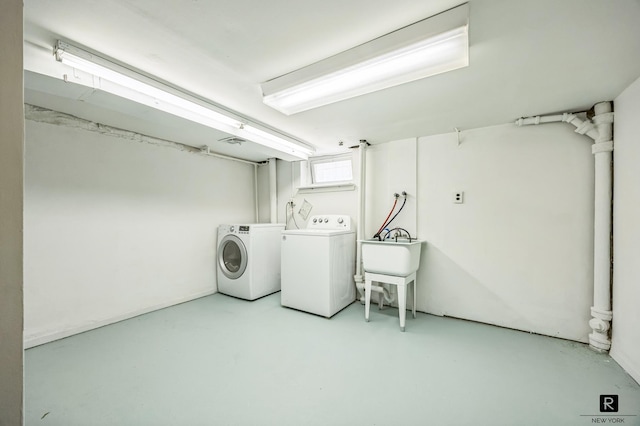 118 Stobe Ave, New York City, NY 10306 - laundry area featuring washer and clothes dryer