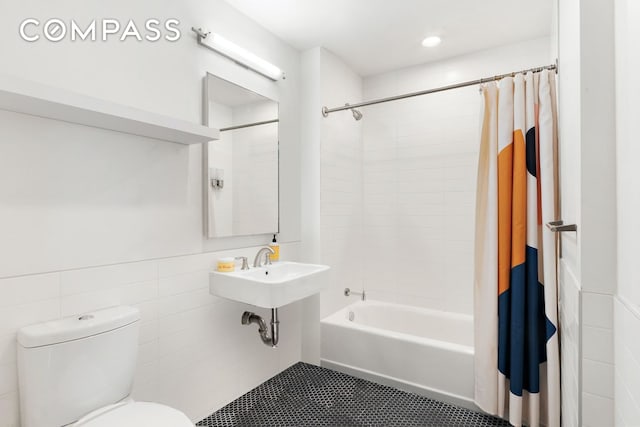 318 Knickerbocker Ave Unit 2A, New York City, NY 11237 - bathroom featuring toilet and shower / tub combo