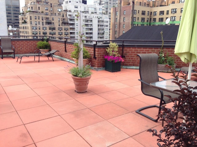 220 E 67th St Unit 11F, New York City, NY 10065 - view of patio with a view of city and a balcony