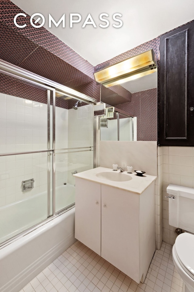 1025 5th Ave Unit 8Gs, New York City, NY 10028 - bathroom featuring toilet, tile patterned flooring, enclosed tub / shower combo, and vanity