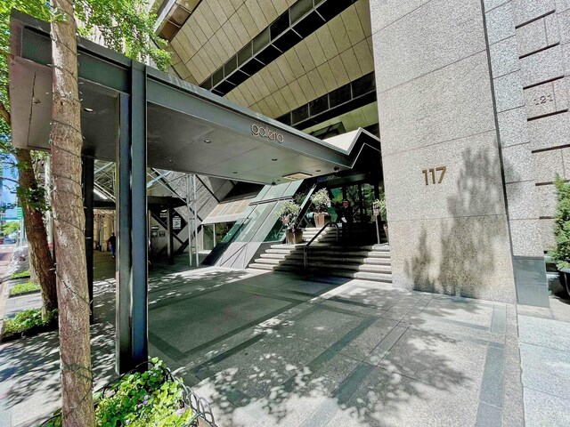 117 E 57th St Unit 35/36F, New York City, NY 10022 - view of community with stairway