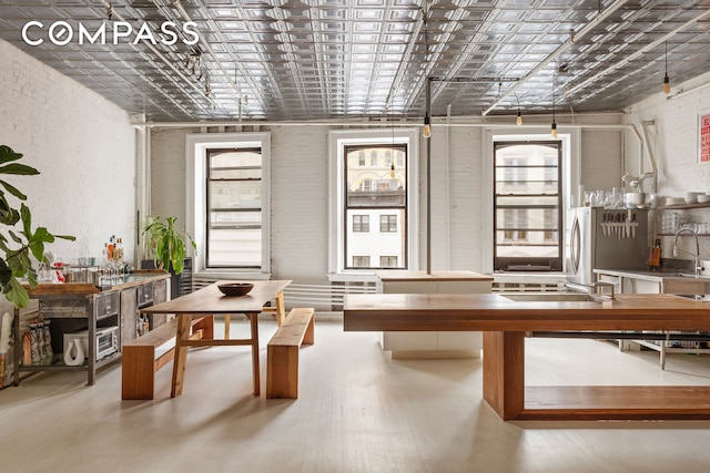 49 Howard St Unit 4S, New York City, NY 10013 - office area with an ornate ceiling, plenty of natural light, and a sink