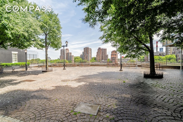 530 E 72nd St Unit 7C, New York City, NY 10021 - surrounding community