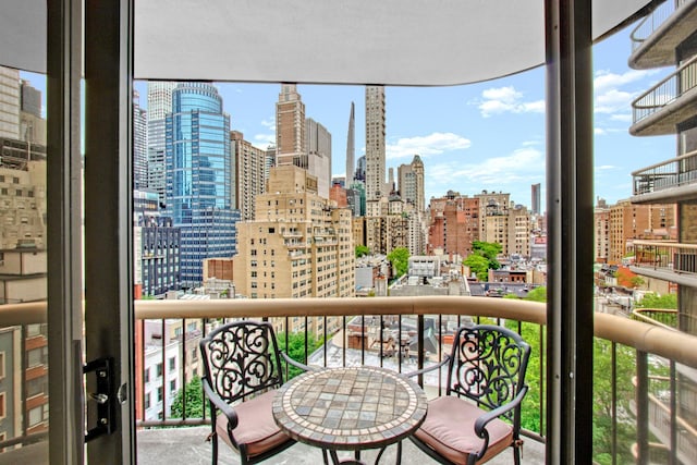 167 E 61st St Unit 11B, New York City, NY 10065 - balcony with a view of skyline