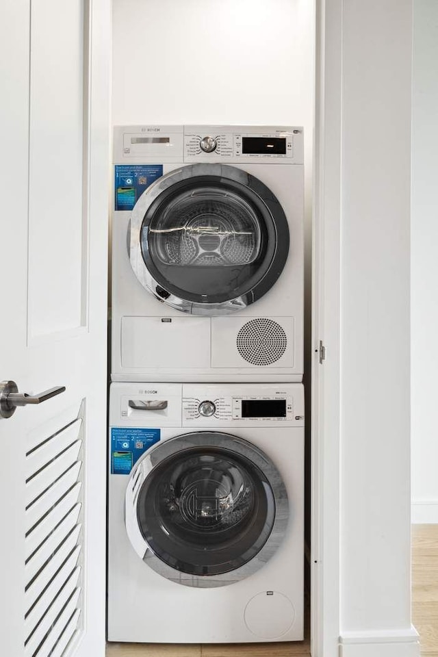 45-30 Pearson St Unit 6F, New York City, NY 11101 - laundry area with stacked washing machine and dryer