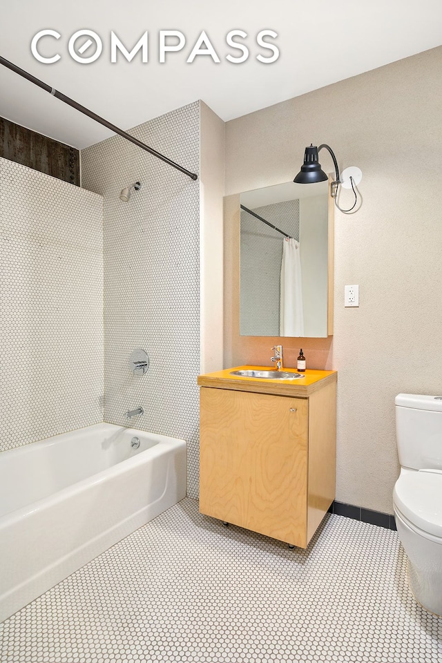 37 Bridge St Unit 1F, New York City, NY 11201 - bathroom featuring toilet, shower / tub combo with curtain, and vanity