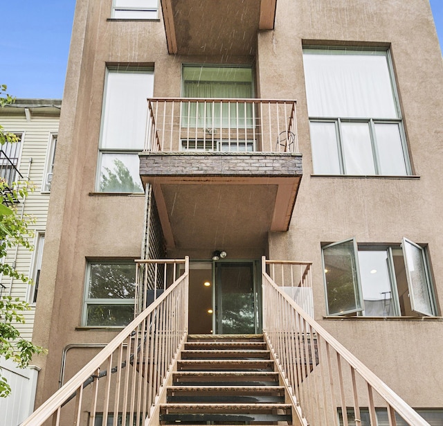 142 Skillman Ave Unit 2B, New York City, NY 11211 - entrance to property featuring a balcony and stucco siding