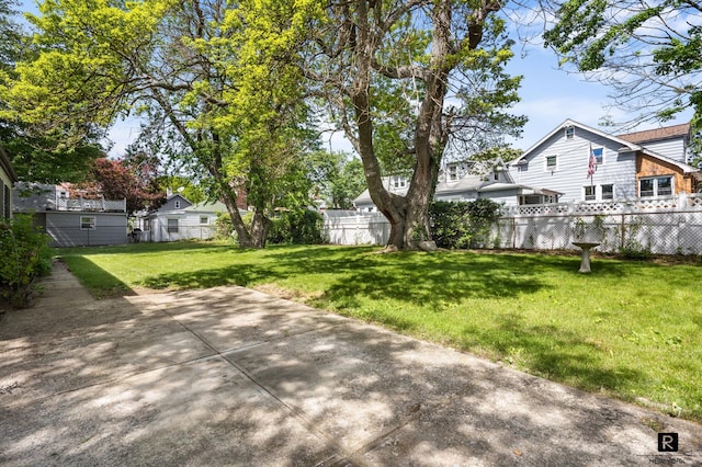 25 Bay St, New York City, NY 10464 - view of yard with a patio