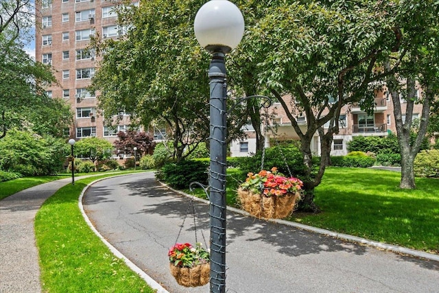 750 Kappock St Unit 1A, New York City, NY 10463 - surrounding community featuring a yard