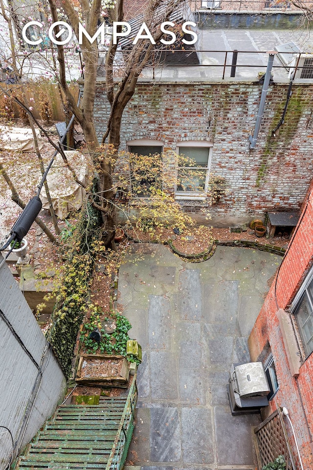 198 6th Ave, New York City, NY 10013 - view of patio / terrace