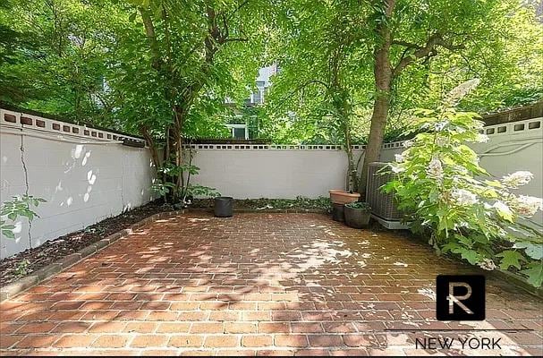 233 E 31st St Unit A, New York City, NY 10016 - fenced backyard featuring a patio