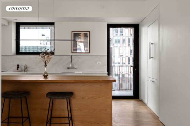 9 Chapel St Unit 9A, New York City, NY 11201 - indoor bar with backsplash and light wood-style floors