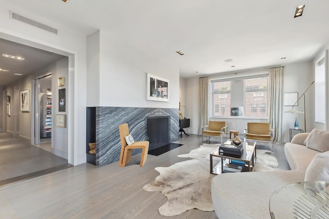 465 W 23rd St Unit 19D, New York City, NY 10011 - living room with wood finished floors