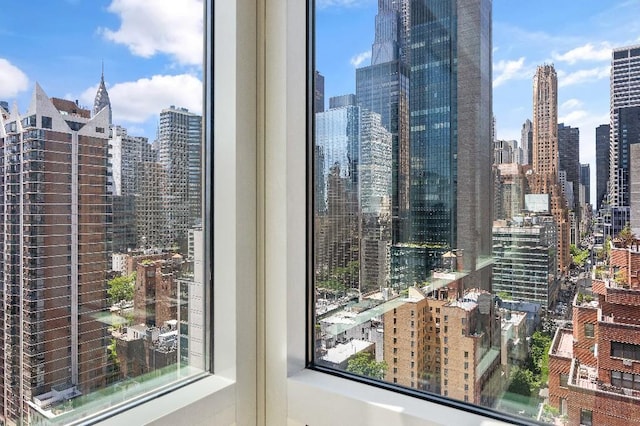 305 E 51st St Unit 20-B, New York City, NY 10022 - view of city skyline
