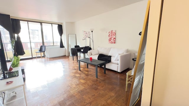 311 E 38th St Unit 12C, New York City, NY 10016 - view of living area