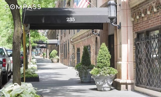 235 E 73rd St Unit 12C, New York City, NY 10021 - view of community