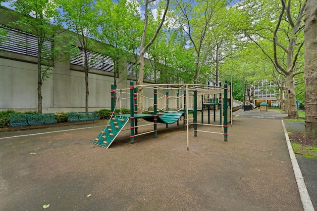 330 E 33rd St Unit 7B, New York City, NY 10016 - view of communal playground