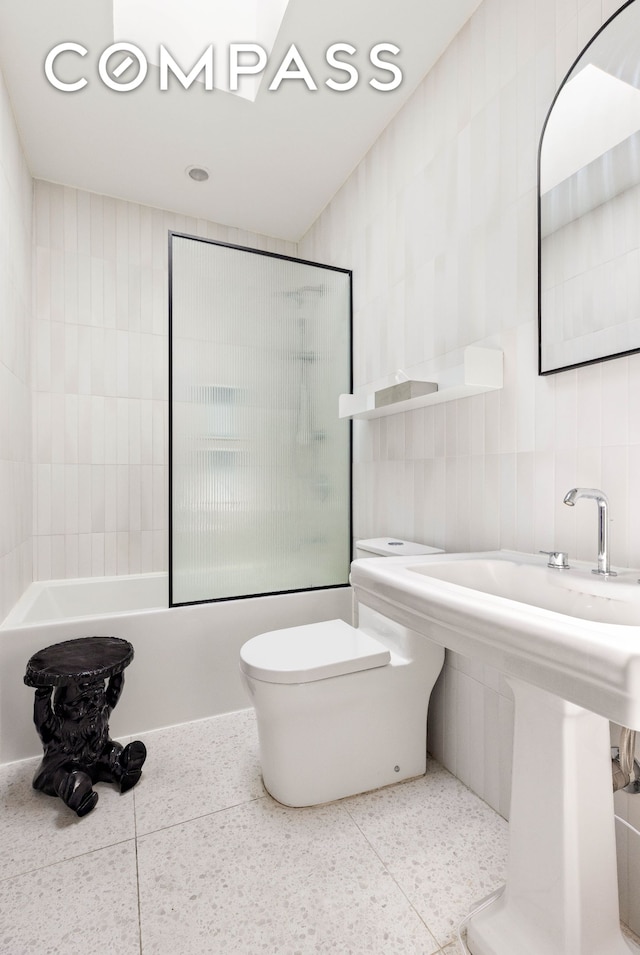 294 Hicks St Unit 2, New York City, NY 11201 - bathroom featuring toilet and washtub / shower combination