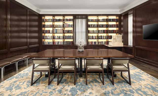 344 W 72nd St Unit 203, New York City, NY 10023 - bar featuring ornamental molding