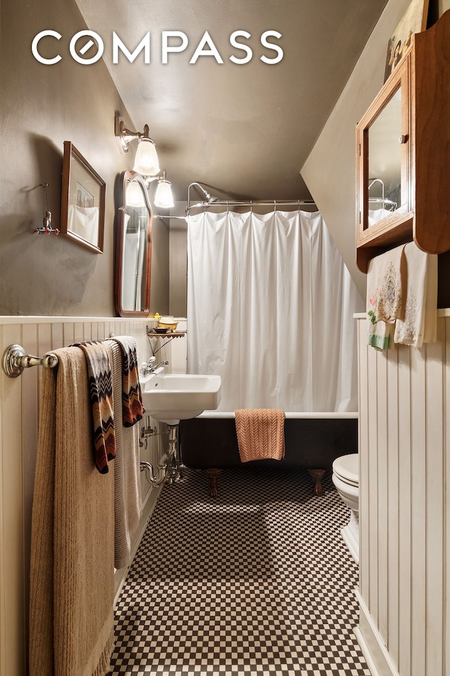 433 Pacific St, New York City, NY 11217 - bathroom featuring toilet and shower / bath combo