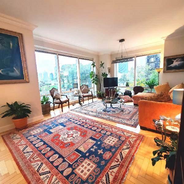845 United Nations Plz Unit 5D, New York City, NY 10017